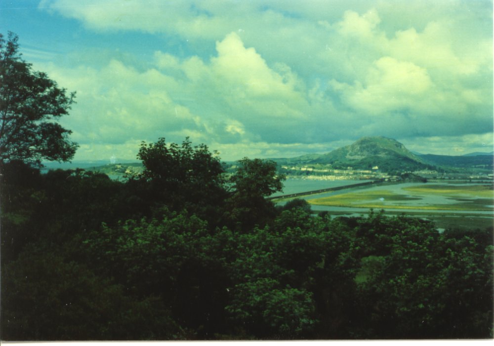 ラッセルが愛した Plas Penryn の自宅からの眺め