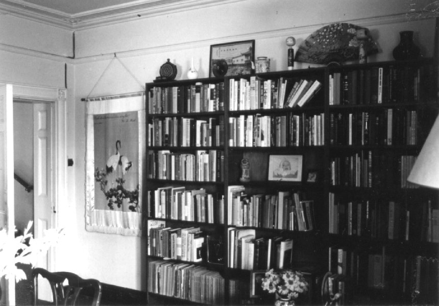 バートランド・ラッセル（Bertrand Russell）のプラス・ペンリンの自宅の書斎（拡大写真）